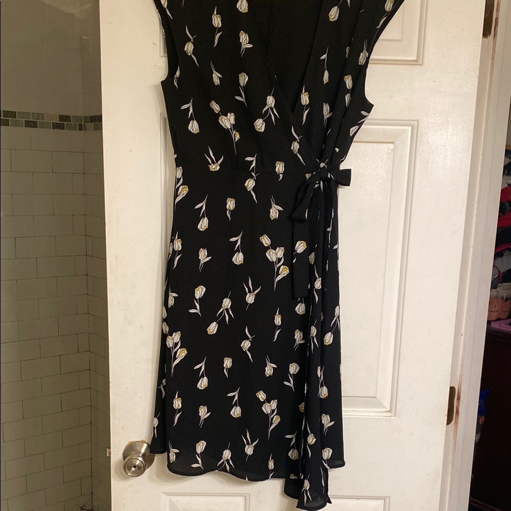 Banana Republic Black and White Midi Wrap Dress - Picture 4 of 13